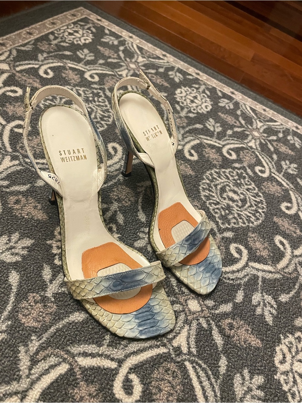 Stewart Weitzman Sea Luau , size 8